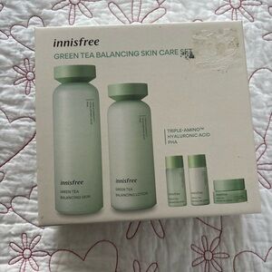 Innisfree Green Tea Balancing Skin Care Set - Soothing Green